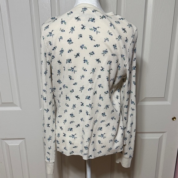 American Eagle Outfitters Cream and Blue Floral waffle thermal. - Picture 4 of 6
